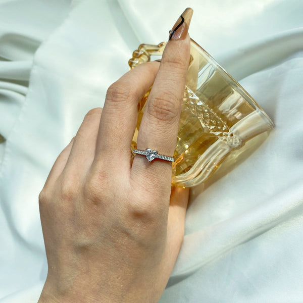 [Clover Jewelrys]Anillo de Compromiso con Corazón Encantador de 0.5 Quilates de Clover Jewelrys