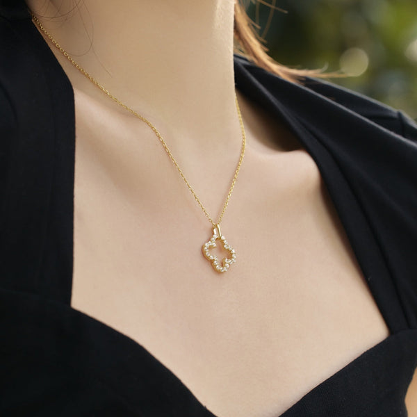 [Clover Jewelrys]Collar exquisito con diseño calado de trébol de cuatro hojas
