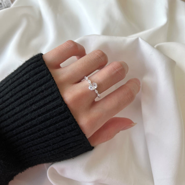 [Clover Joyas] Anillo diario de corte cojín alargado, lujoso y vibrante, de 0.75 quilates