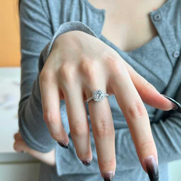 [Clover Jewelrys]Anillo de boda deslumbrante y resplandeciente con talla redonda