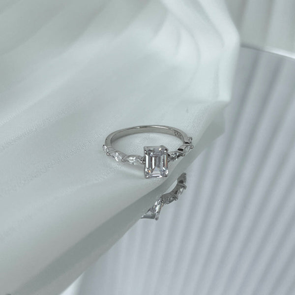 [Clover Jewelrys] Anillo diario radiante de corte radiante de 1,0 quilates