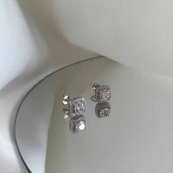 [Clover Jewelrys]Classic Round Center Stone Stud Earrings