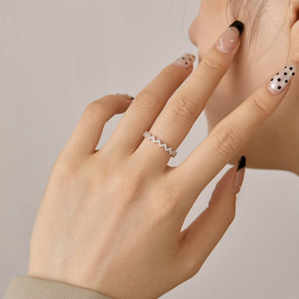 [Clover Jewelrys]Anillo Diario Delicado en Forma de Ola Encantadora