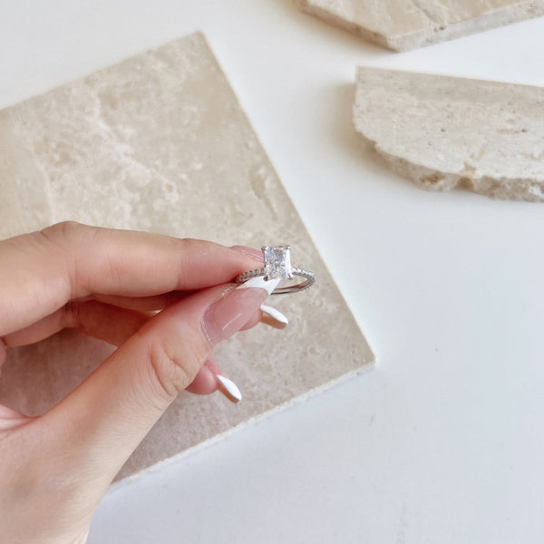 [Clover Jewelrys]Anillo de fiesta de corte radiante deslumbrante y brillante de 2,0 quilates