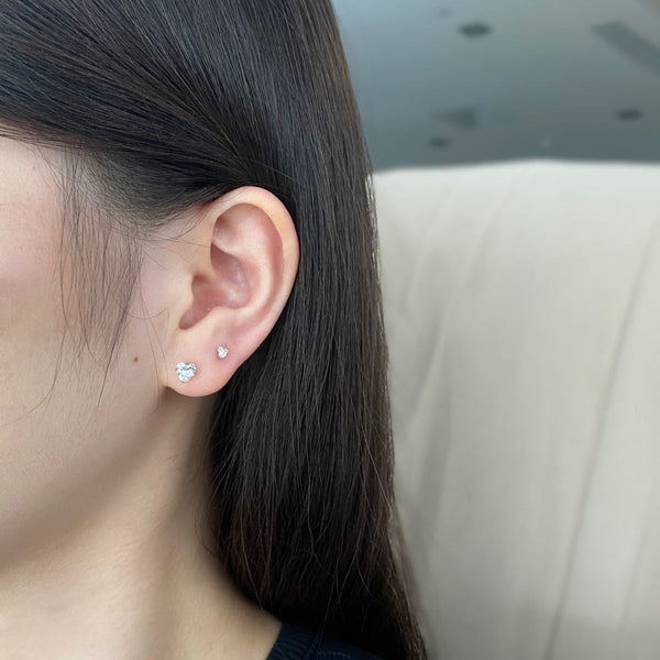 [Clover Joyas] Pendientes Sencillos con Forma de Corazón Brillante