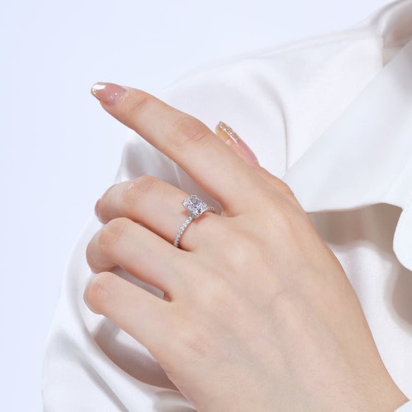 [Clover Jewelrys]Anillo de fiesta de corte radiante deslumbrante y brillante de 2,0 quilates