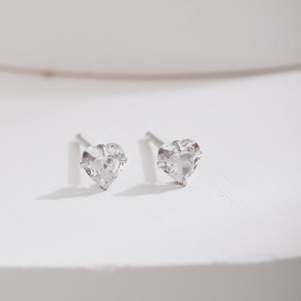 [Clover Joyas] Pendientes Sencillos con Forma de Corazón Brillante