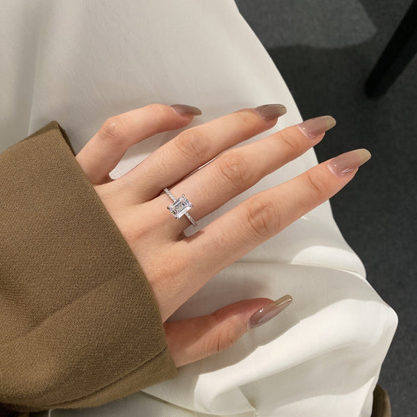 [Clover Jewelrys]Anillo de fiesta de corte radiante ornamentado y brillante de 2.0 quilates