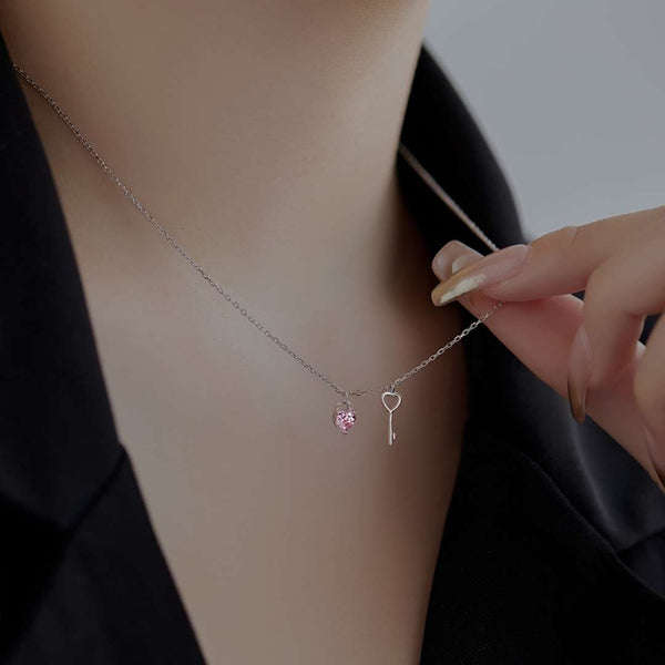 [Clover Jewelrys]Collar con colgante de llave única con forma de corazón