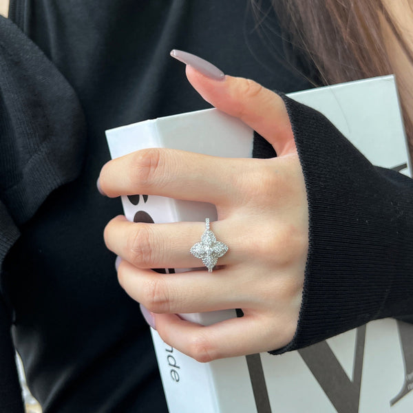 [Clover Jewelrys]Anillo de Banquete Lujoso con Forma de Flor Colorida