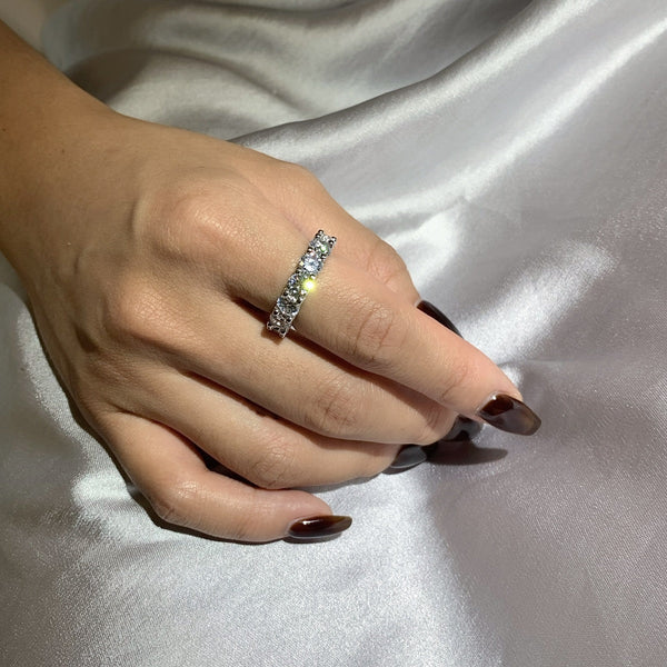 [Clover Jewelrys]Precioso Anillo de Tenis con Corte Redondo