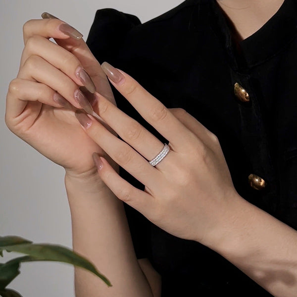 [ Clover Joyas] Anillo tenis de corte redondo delicado