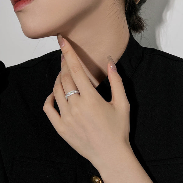 [ Clover Joyas] Anillo tenis de corte redondo delicado